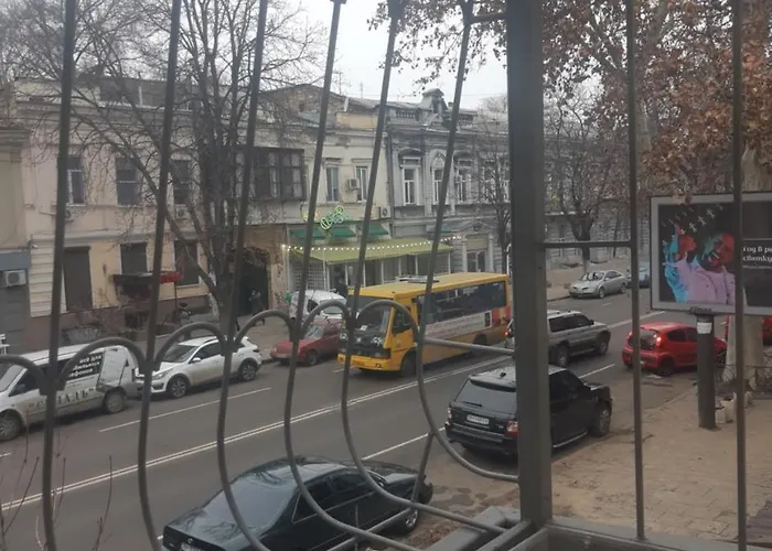 75 Katerynyns'ka Street Apartment *